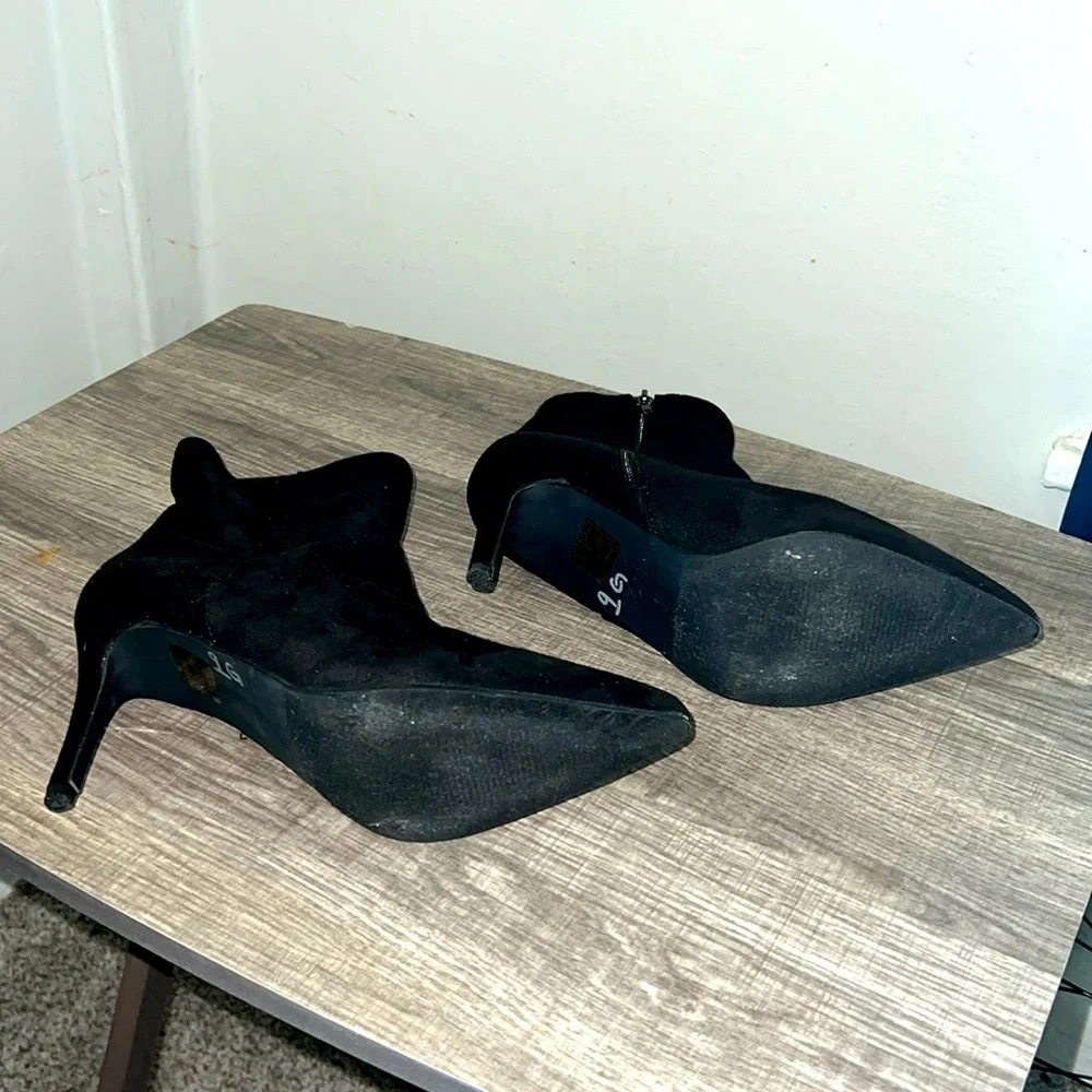 Rouge  Ready faux suede black booties, black size 9 zipper side 3 inch heel - Picture 4 of 8